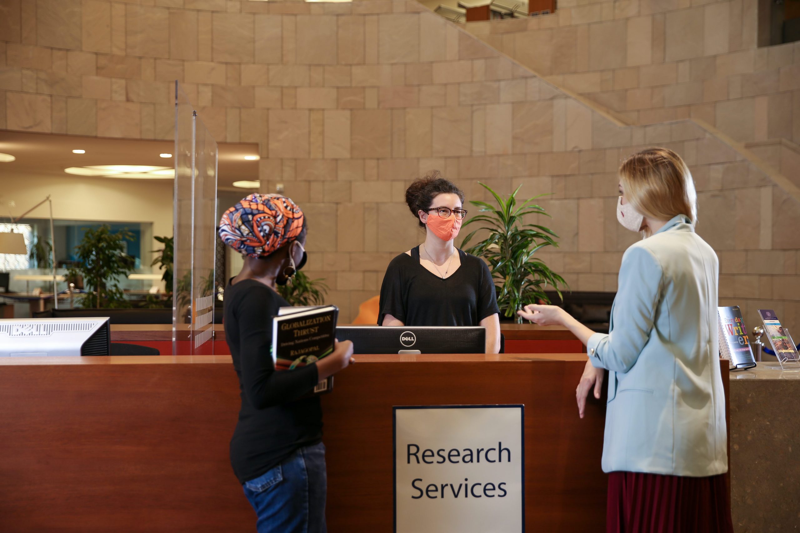 Students talking to a librarian in the GU-Q library