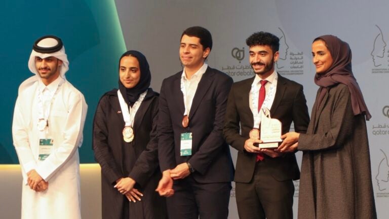فريق المناظرات باللغة العربية بجامعة جورجتاون في قطر يشارك أهم 5 نصائح لإتقان هذا الفن