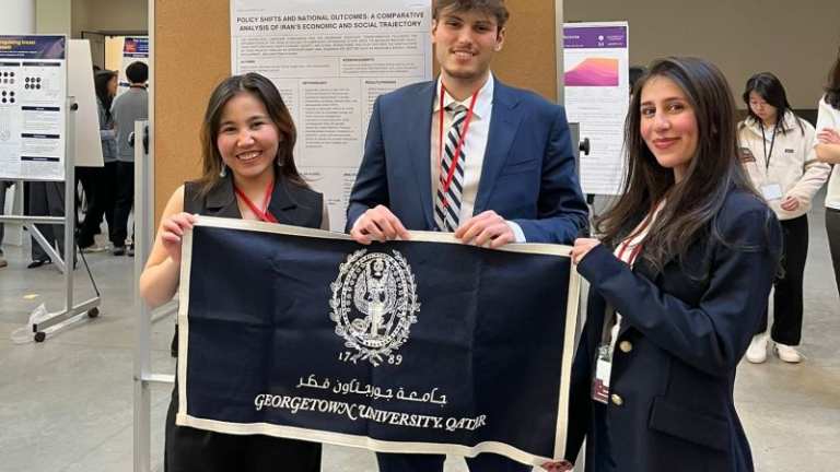 التبادل البحثي بين جامعة جورجتاون في قطر وجامعة هارفارد: الطلاب يوسعون الحدود الأكاديمية في مؤتمر الأبحاث الجامعية